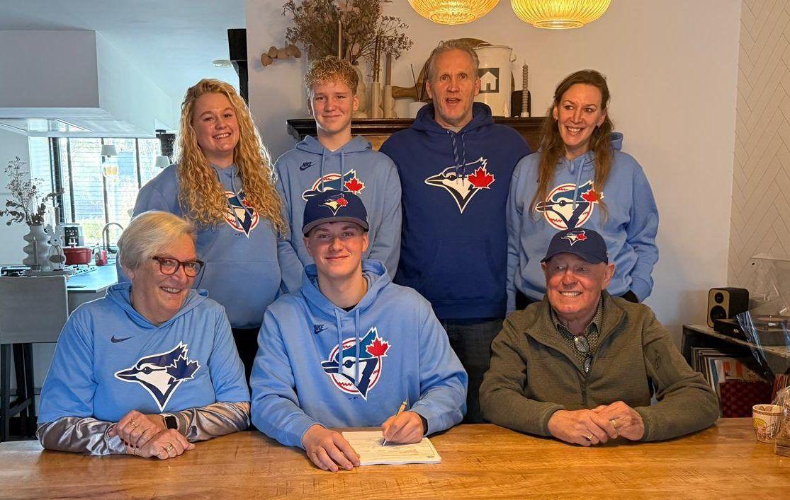 Onze Celwin Hurkmans tekent bij de Toronto Blue Jays